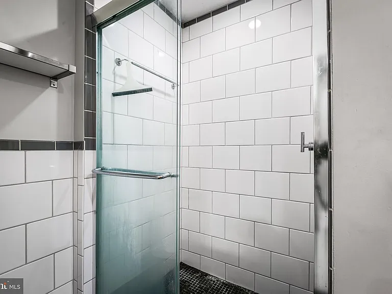 18 E Madison St #4 — Photo 23