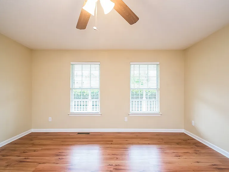 19 Colonial Way — Photo 8