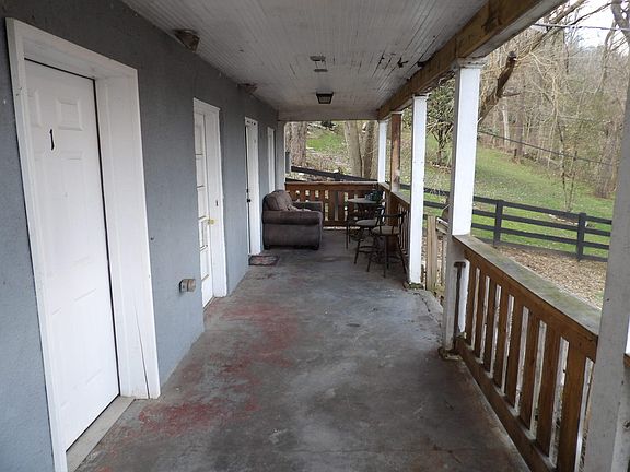 5th image of 6 Dogwood Ln #1