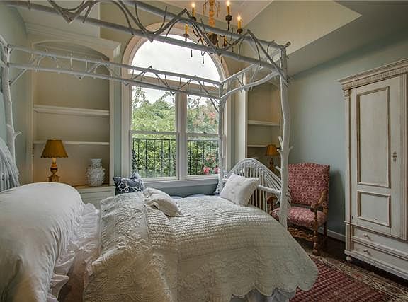 2nd image of 102 Abbeywood Dr