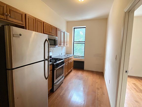 3rd image of 513 Grand St #1