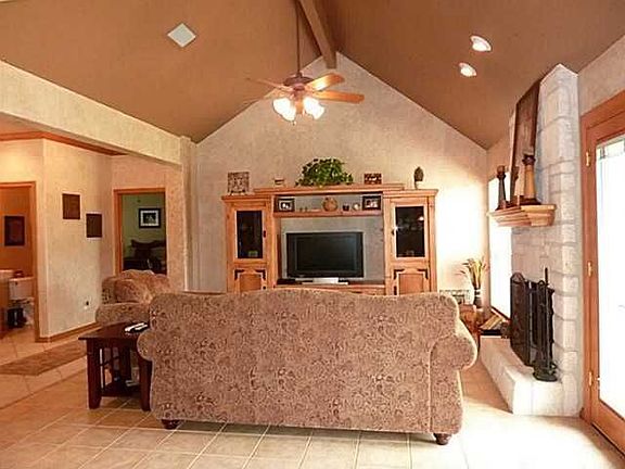 3rd image of 281 Silver Creek Dr