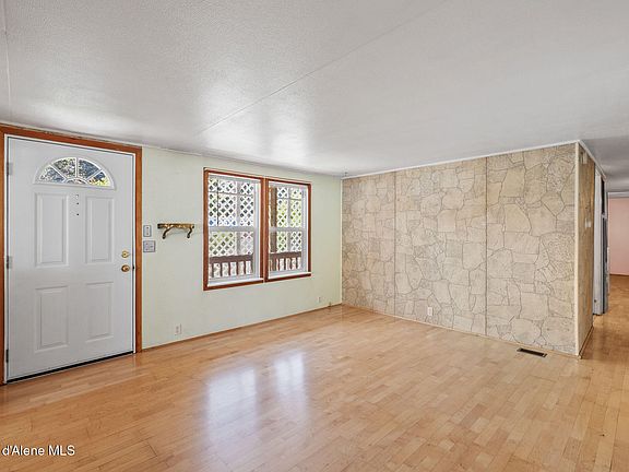 5th image of 2905 Howard St