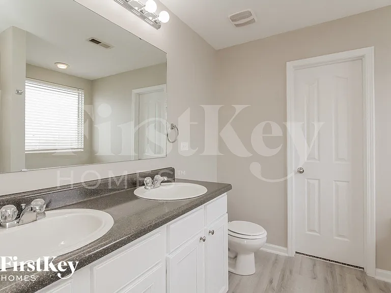 13704 Stringfellow Ln — Photo 10