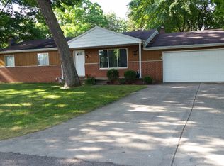 633 Chicago Dr, Howell, MI 48843