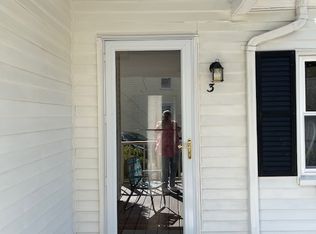 25 East St APT 3, Ipswich, MA 01938