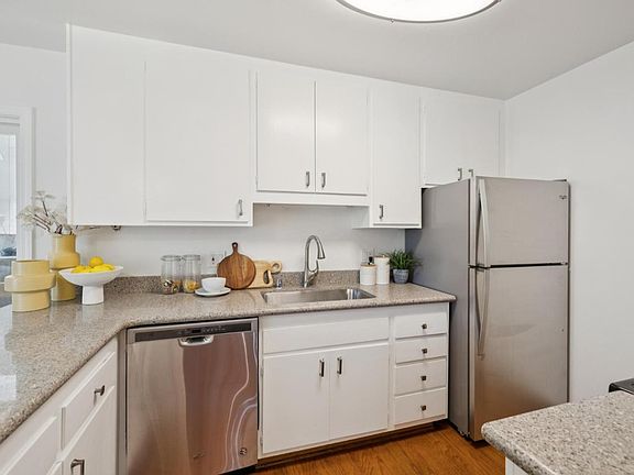 3rd image of 1101 Continentals Way APT 112