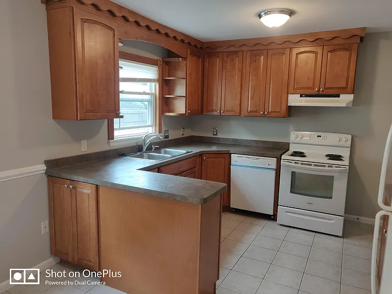 411 W Hickory St — Photo 9