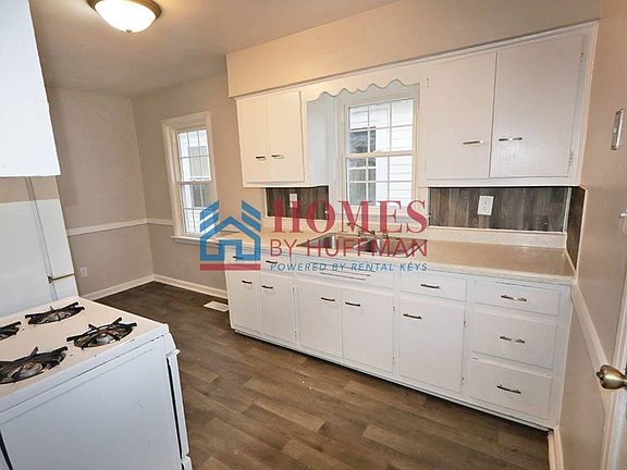 5th image of 810 E Delaware St