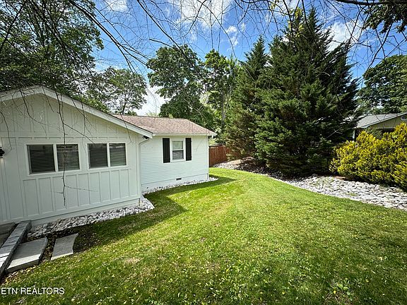 3rd image of 6613 Woodcock Cir