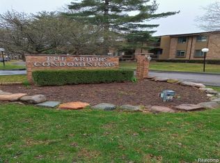 27333 Arborway Rd UNIT 35, Southfield, MI 48033