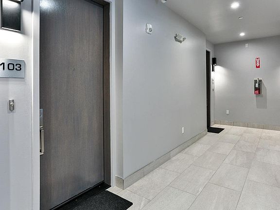 4th image of 726 N Hudson Ave #105