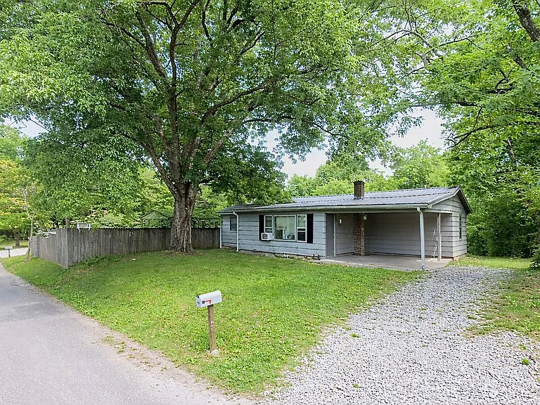 1267 Phillips Dr — Photo 2
