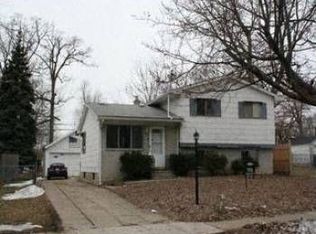 705 Robinwood St, Pontiac, MI 48340