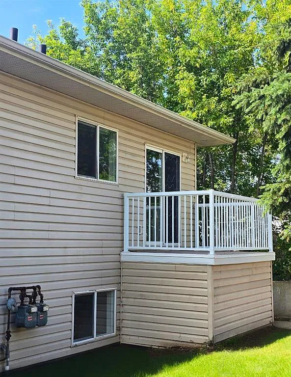 3 bed, 1.5 bath, 648 sqft, $1,700 — Photo 2