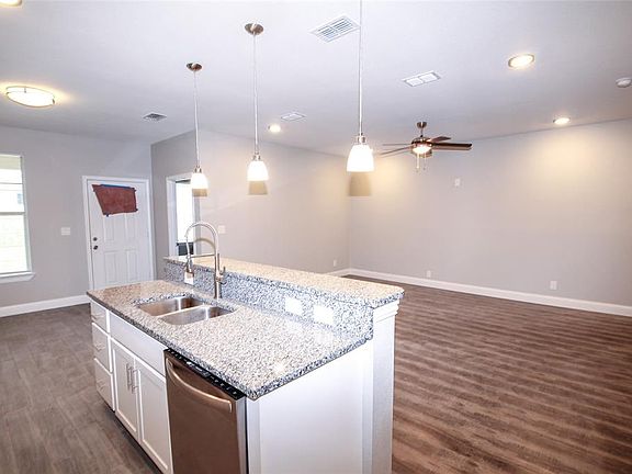 5th image of 2327 Fernwood Ave