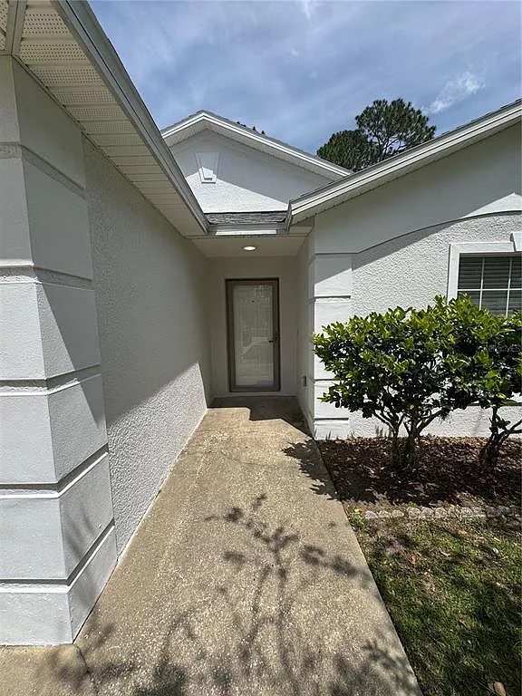 3 bed, 2.0 bath, 1575 sqft, $2,000 — Photo 2