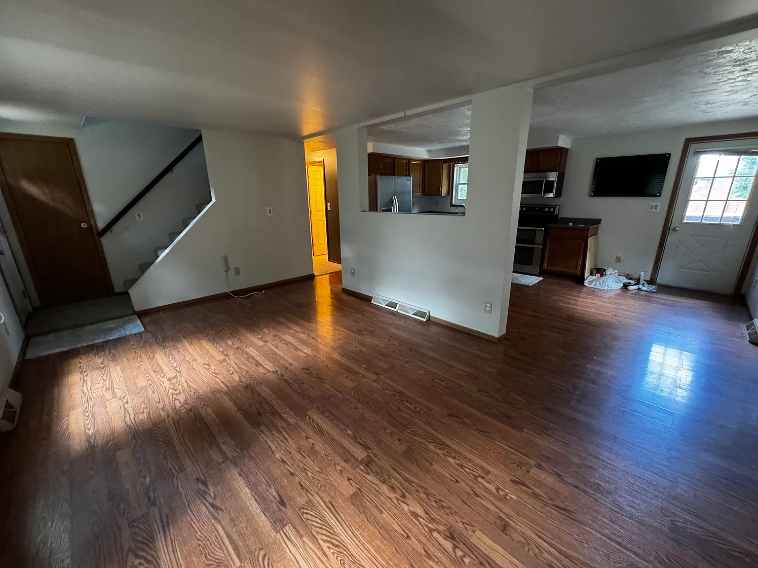 4 bed, 960 sqft, $1,975 — Photo 3