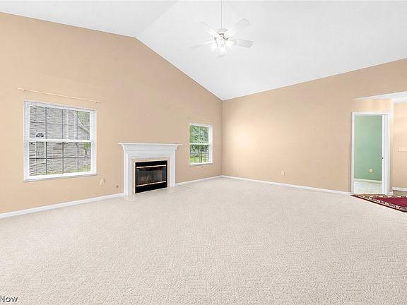 4th image of 421 Pebblebrook Dr