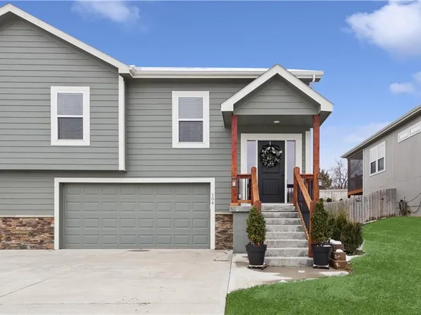 104 S McGee St, Tonganoxie, KS 66086