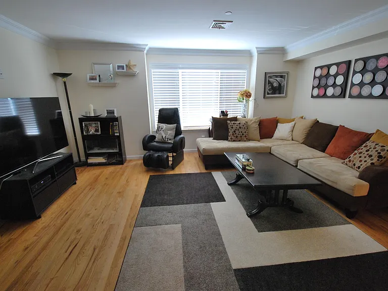 218 Main St #102 — Photo 3