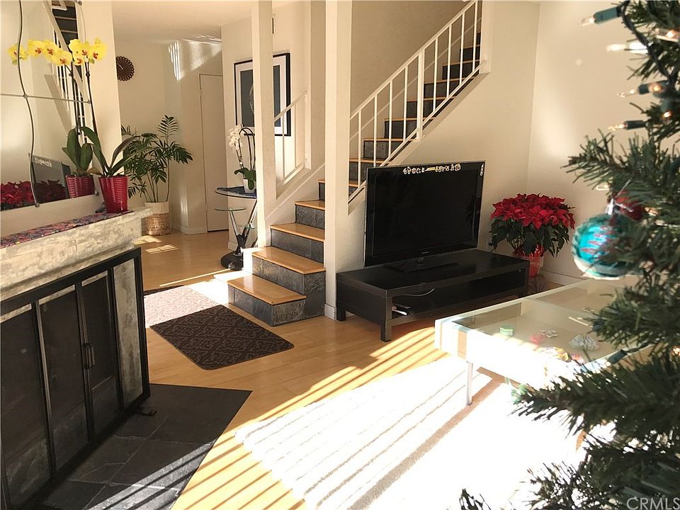 2nd image of 16857 San Fernando Mission Blvd Unit 39