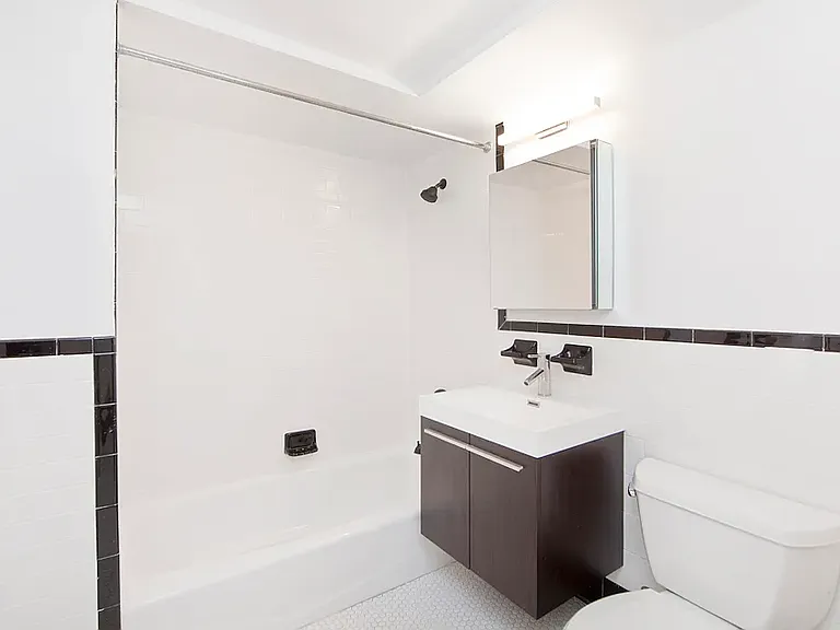 225 E 7th St #6A — Photo 7
