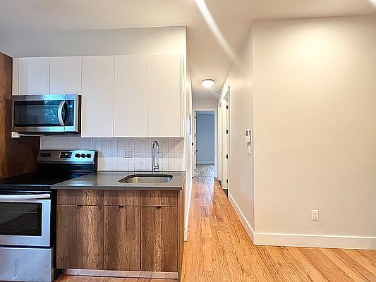 4th image of 483 Evergreen Ave #3R