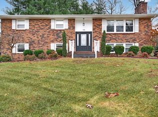 195 Woodstock Ln, Bristol, VA 24201