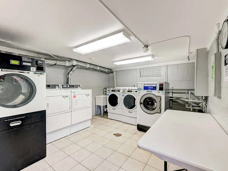Rydal Apartments — Photo 16