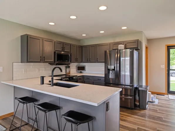 760 SE Westgate Dr, Waukee, IA 50263
