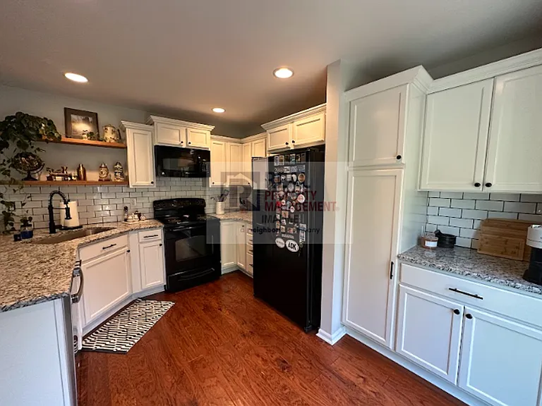 3676 London Loop NE — Photo 2