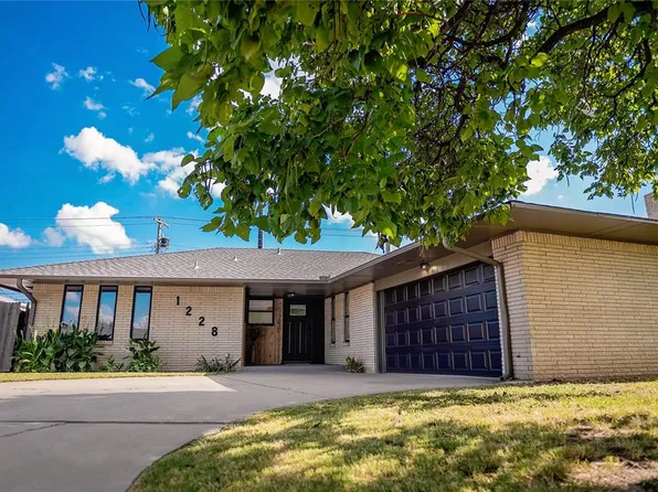 1228 SW 72nd St, Oklahoma City, OK 73139