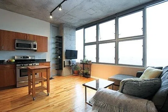 1 bed, 705 sqft, $1,950 — Photo 4