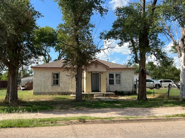 226 E 3rd St, Stinnett, TX 79083