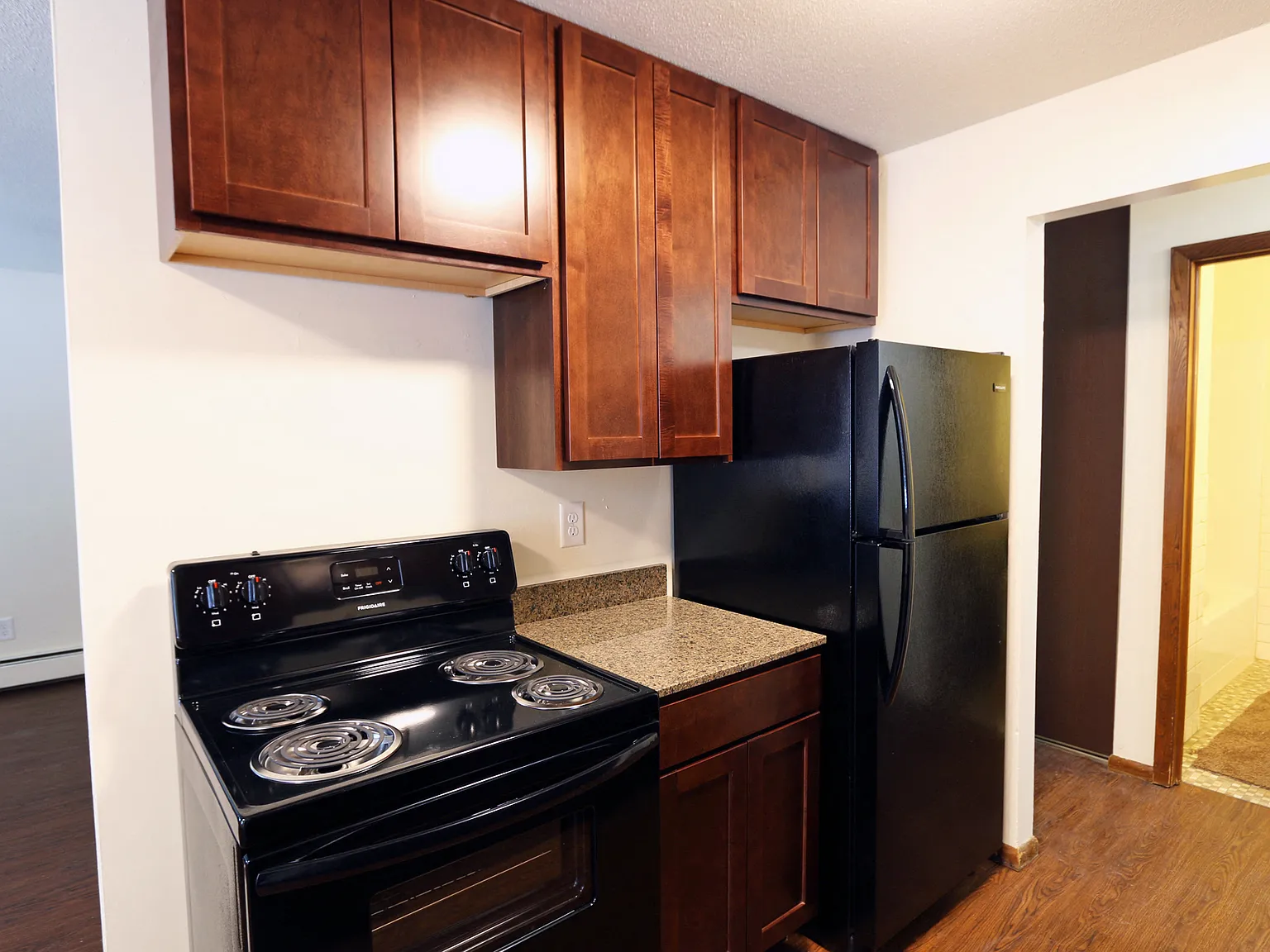 Apache Manor Apartments — Photo 2