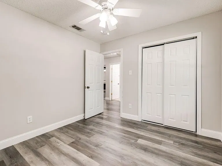 10717 Pineview Ln — Photo 24