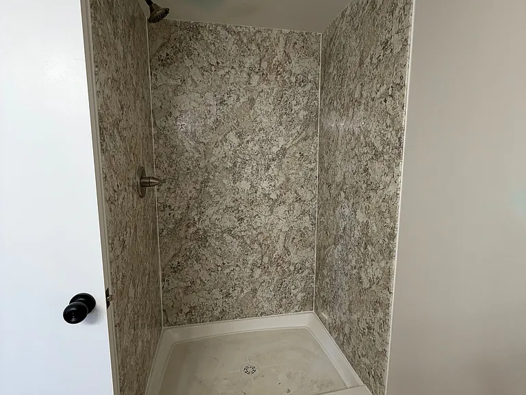 3900 Roland Ave — Photo 5