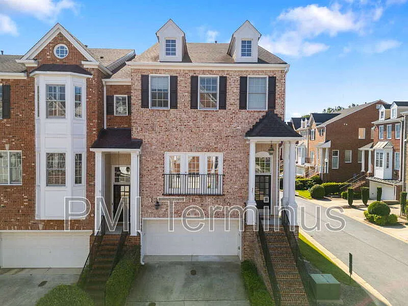 3 bed, 3.5 bath, 3190 sqft, $3,350 — Photo 1