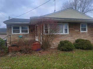 84 Bassett Ln, Youngstown, OH 44505