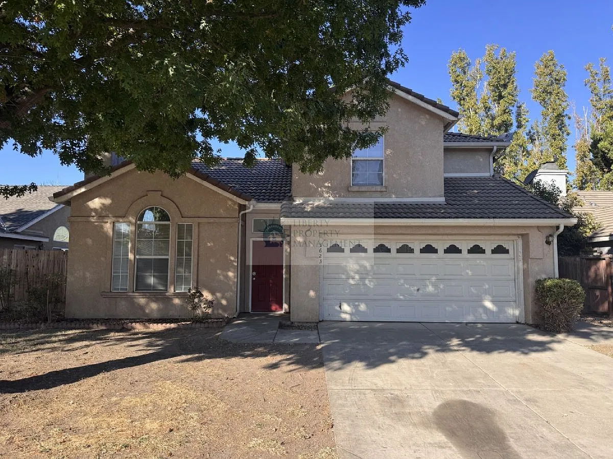 4 bed, 1726 sqft, $2,395 — Photo 1