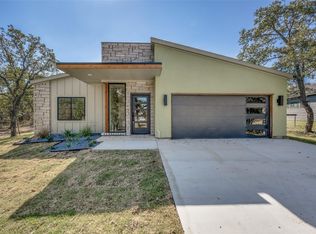 107 Brittons Ln, Runaway Bay, TX 76426