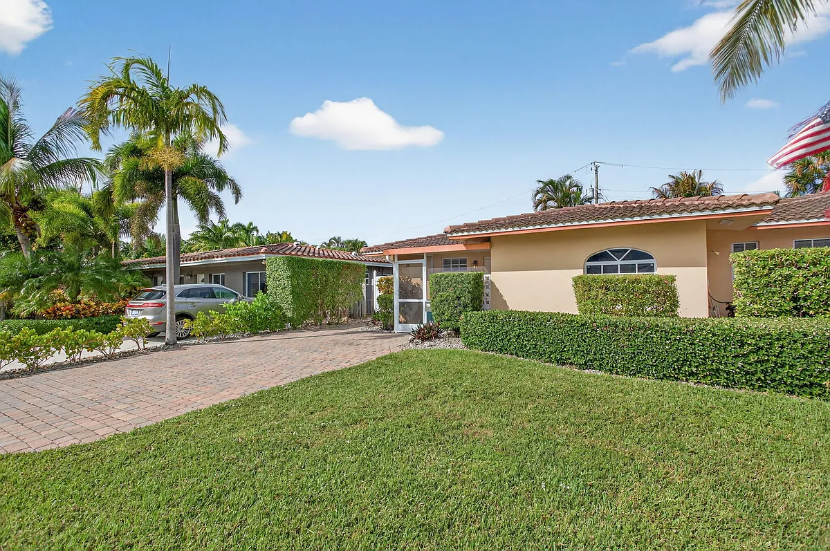 Building Photo - 3207 Marine Dr #A