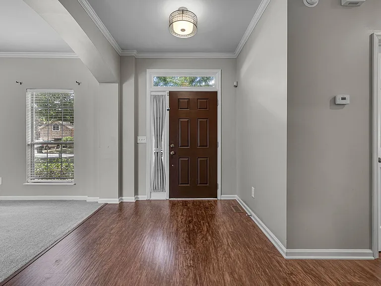 128 Clarendon Cir — Photo 6