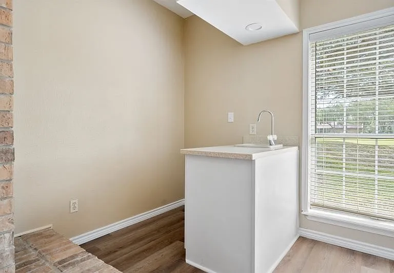 210 Oak St #1101 — Photo 11