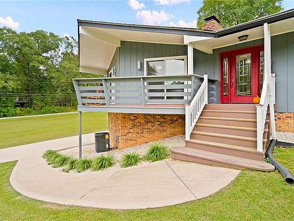 3rd image of 149 Cedar Cir