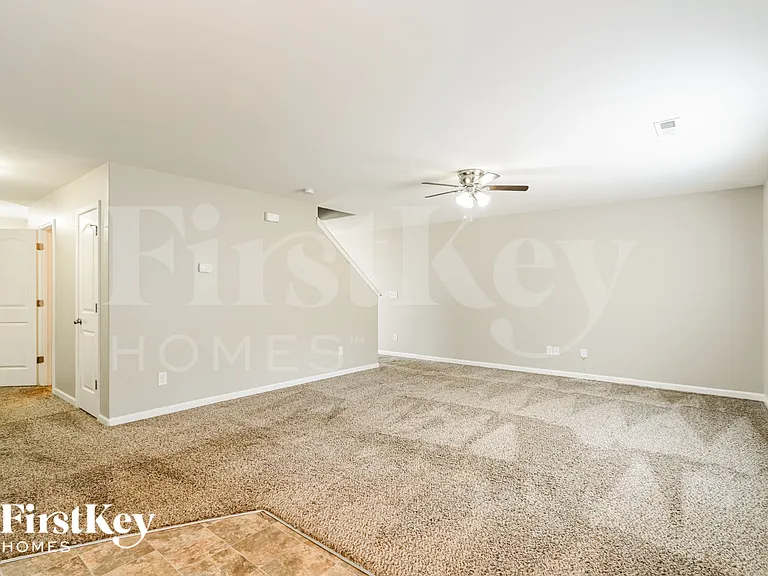 9017 Sharpes Cir — Photo 3