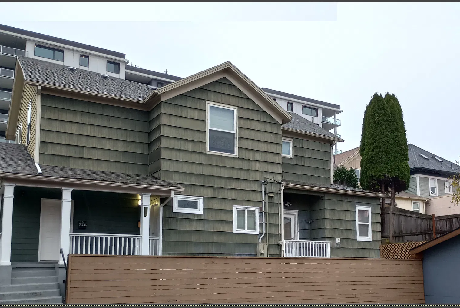 425 SW Sheridan St — Photo 1