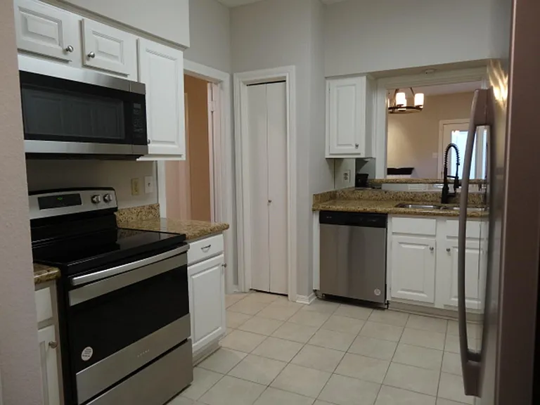 864 Augusta Dr #208 — Photo 10
