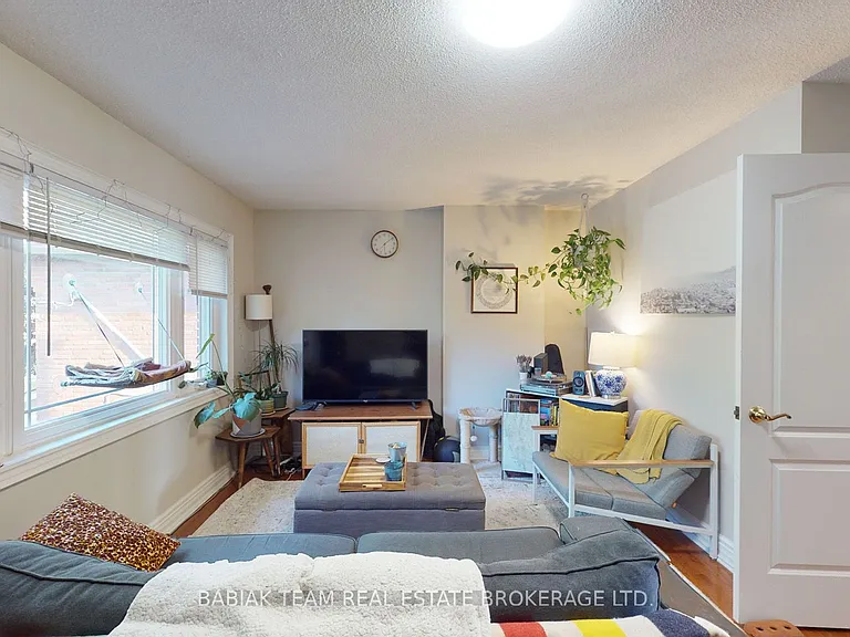 442 Gladstone Ave #2 — Photo 7